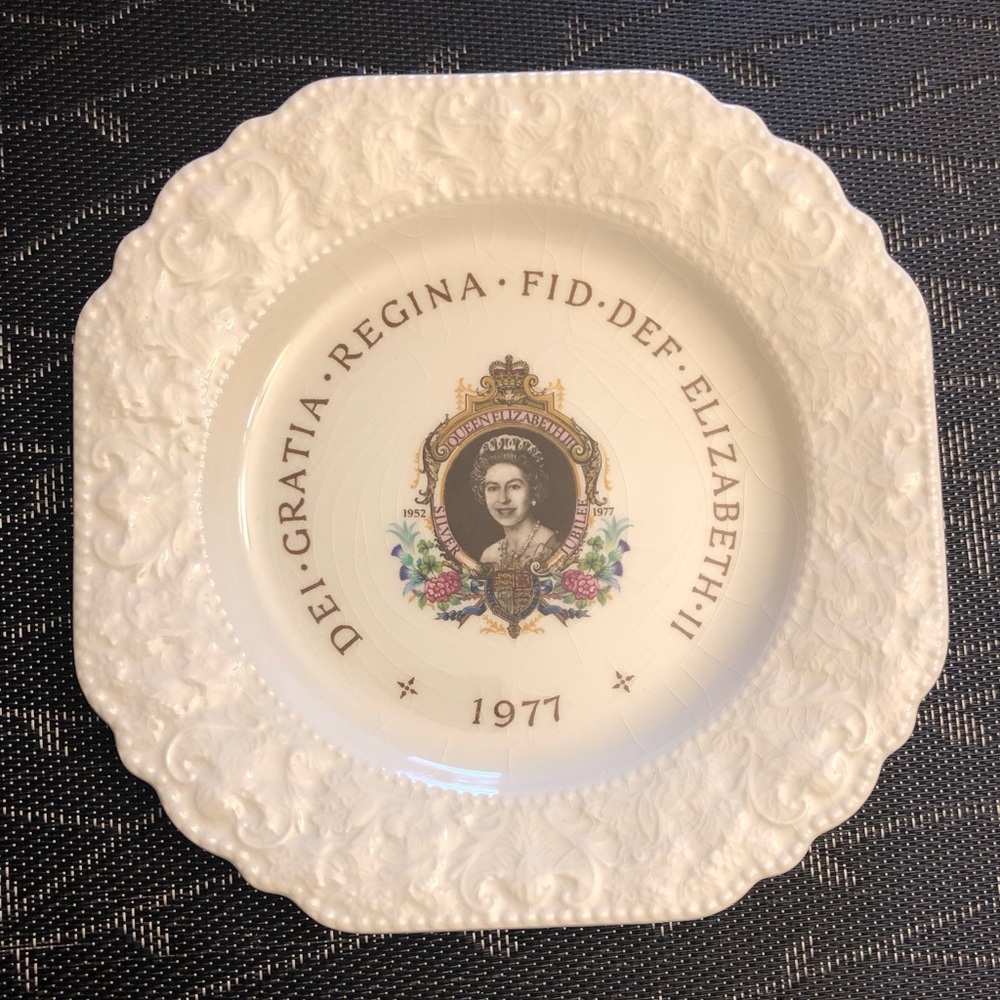 Queen Elizabeth II Silver Jubilee Plate